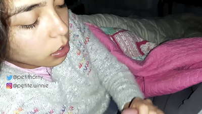 אני בולע את כל החלב המצטבר של בעלי - מראה לשון עם גמור